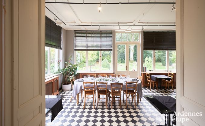 Gerumiges Loft in Chimay fr 14 Personen mit 6 Schlaf- und Badezimmern, Jacuzzi und Privatgarten