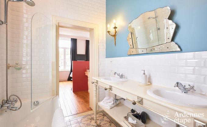 Gerumiges Loft in Chimay fr 14 Personen mit 6 Schlaf- und Badezimmern, Jacuzzi und Privatgarten