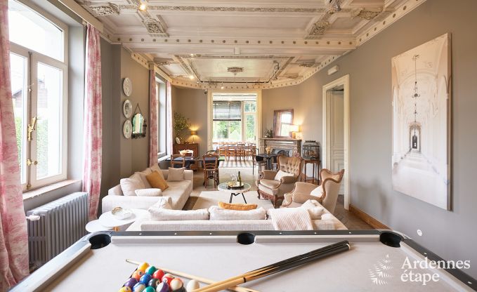 Gerumiges Loft in Chimay fr 14 Personen mit 6 Schlaf- und Badezimmern, Jacuzzi und Privatgarten