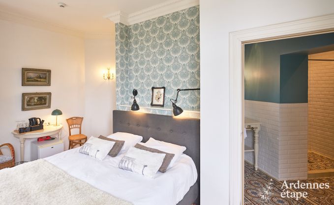 Gerumiges Loft in Chimay fr 14 Personen mit 6 Schlaf- und Badezimmern, Jacuzzi und Privatgarten