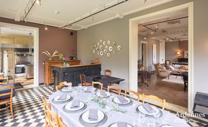 Gerumiges Loft in Chimay fr 14 Personen mit 6 Schlaf- und Badezimmern, Jacuzzi und Privatgarten