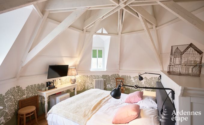 Gerumiges Loft in Chimay fr 14 Personen mit 6 Schlaf- und Badezimmern, Jacuzzi und Privatgarten