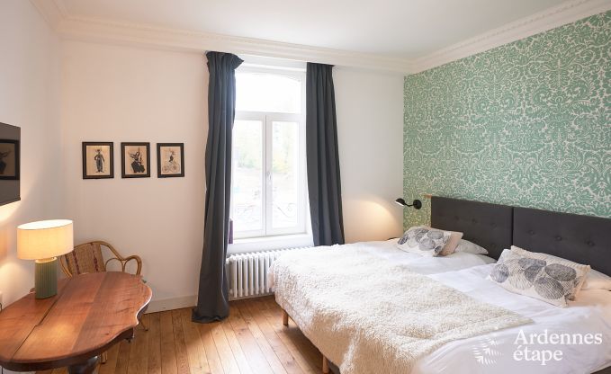 Gerumiges Loft in Chimay fr 14 Personen mit 6 Schlaf- und Badezimmern, Jacuzzi und Privatgarten