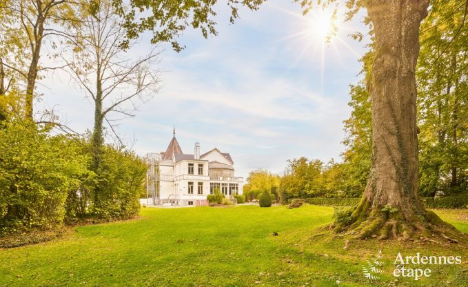Gerumiges Loft in Chimay fr 14 Personen mit 6 Schlaf- und Badezimmern, Jacuzzi und Privatgarten
