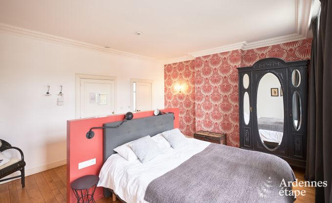 Gerumiges Loft in Chimay fr 14 Personen mit 6 Schlaf- und Badezimmern, Jacuzzi und Privatgarten