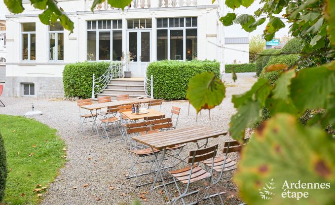 Gerumiges Loft in Chimay fr 14 Personen mit 6 Schlaf- und Badezimmern, Jacuzzi und Privatgarten