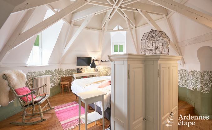 Gerumiges Loft in Chimay fr 14 Personen mit 6 Schlaf- und Badezimmern, Jacuzzi und Privatgarten