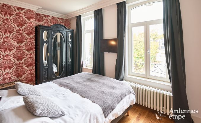 Gerumiges Loft in Chimay fr 14 Personen mit 6 Schlaf- und Badezimmern, Jacuzzi und Privatgarten