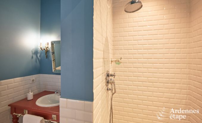 Gerumiges Loft in Chimay fr 14 Personen mit 6 Schlaf- und Badezimmern, Jacuzzi und Privatgarten