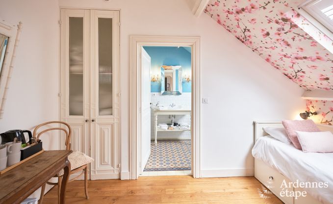 Gerumiges Loft in Chimay fr 14 Personen mit 6 Schlaf- und Badezimmern, Jacuzzi und Privatgarten