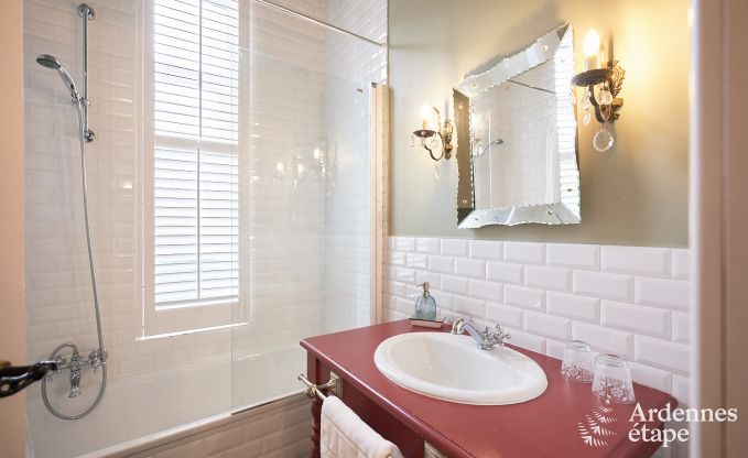 Gerumiges Loft in Chimay fr 14 Personen mit 6 Schlaf- und Badezimmern, Jacuzzi und Privatgarten