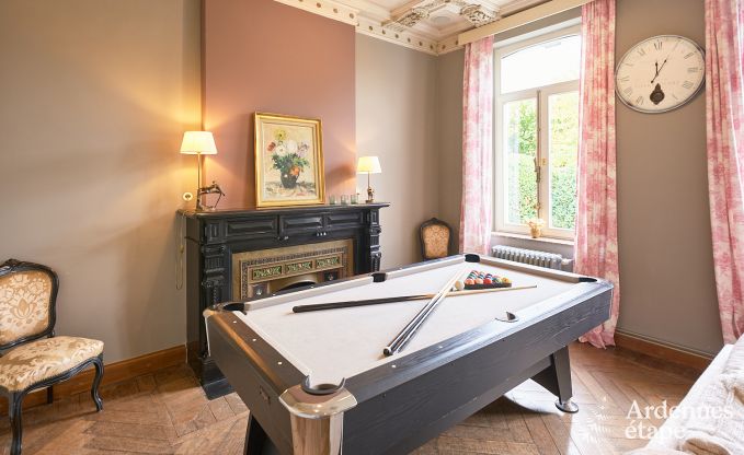 Gerumiges Loft in Chimay fr 14 Personen mit 6 Schlaf- und Badezimmern, Jacuzzi und Privatgarten