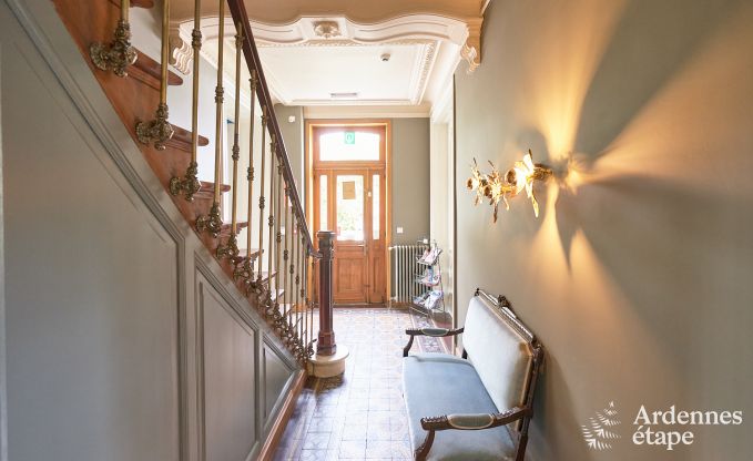 Gerumiges Loft in Chimay fr 14 Personen mit 6 Schlaf- und Badezimmern, Jacuzzi und Privatgarten