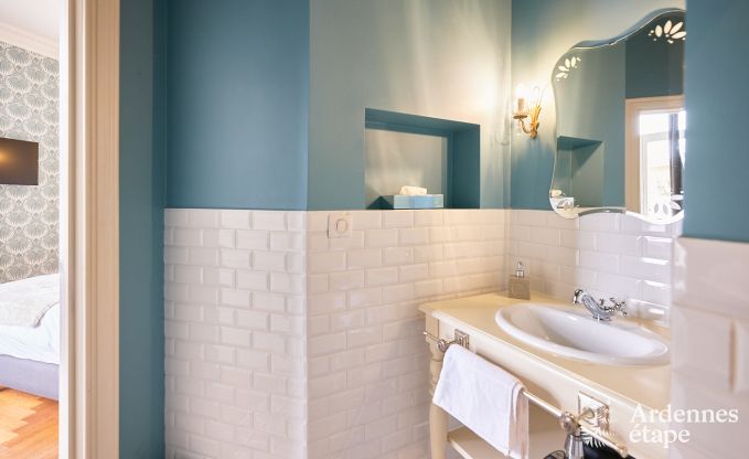 Gerumiges Loft in Chimay fr 14 Personen mit 6 Schlaf- und Badezimmern, Jacuzzi und Privatgarten