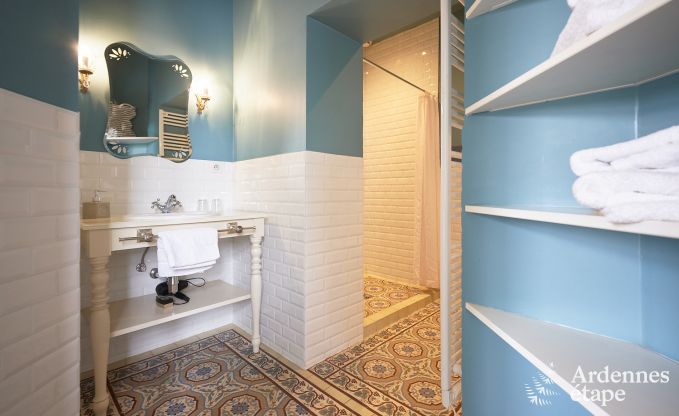 Gerumiges Loft in Chimay fr 14 Personen mit 6 Schlaf- und Badezimmern, Jacuzzi und Privatgarten