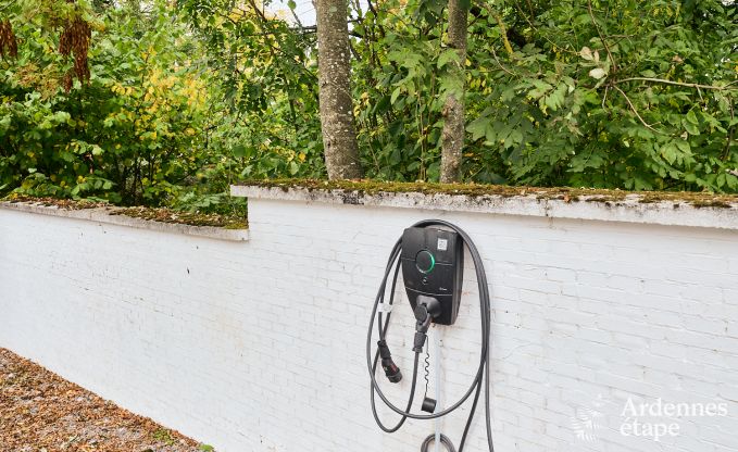 Gerumiges Loft in Chimay fr 14 Personen mit 6 Schlaf- und Badezimmern, Jacuzzi und Privatgarten