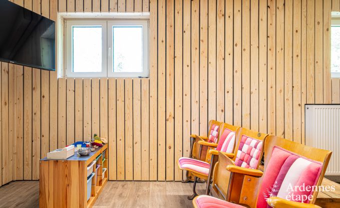 Luxusferienhaus in Ciney: Haus fr 8 Personen mit Innenpool, Sauna und Privatgarten