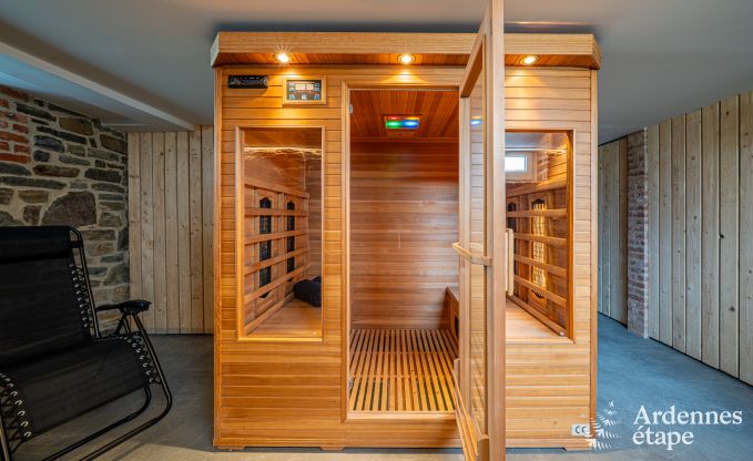 Luxusferienhaus in Ciney: Haus f�r 8 Personen mit Innenpool, Sauna und Privatgarten