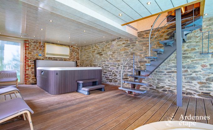 Gerumige Ferienvilla in Daverdisse fr 14 Personen mit 5 Schlaf- und Badezimmern, Wellnesseinrichtungen und Privatgarten