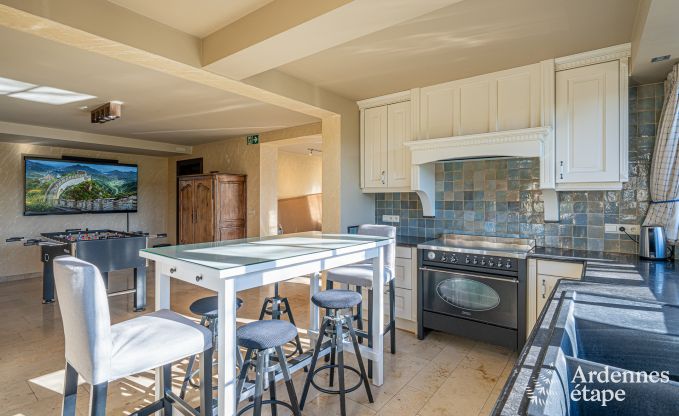 Ger�umiges Ferienhaus f�r 20 Personen mit 10 Schlafzimmern, Sauna, Jacuzzi und Spielzimmer in der N�he von Dinant