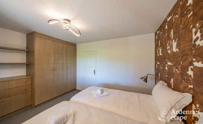 Ger�umiges Ferienhaus f�r 20 Personen mit 10 Schlafzimmern, Sauna, Jacuzzi und Spielzimmer in der N�he von Dinant