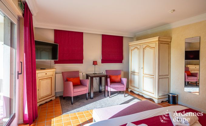 Ger�umiges Ferienhaus f�r 20 Personen mit 10 Schlafzimmern, Sauna, Jacuzzi und Spielzimmer in der N�he von Dinant