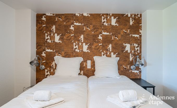 Ger�umiges Ferienhaus f�r 20 Personen mit 10 Schlafzimmern, Sauna, Jacuzzi und Spielzimmer in der N�he von Dinant