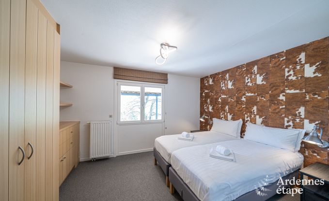 Ger�umiges Ferienhaus f�r 20 Personen mit 10 Schlafzimmern, Sauna, Jacuzzi und Spielzimmer in der N�he von Dinant