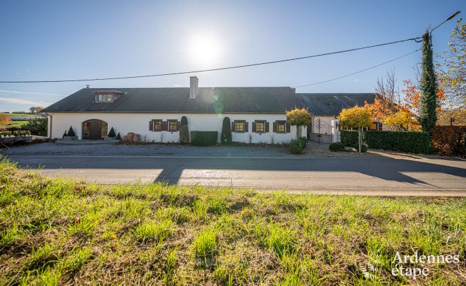 Ger�umiges Ferienhaus f�r 20 Personen mit 10 Schlafzimmern, Sauna, Jacuzzi und Spielzimmer in der N�he von Dinant