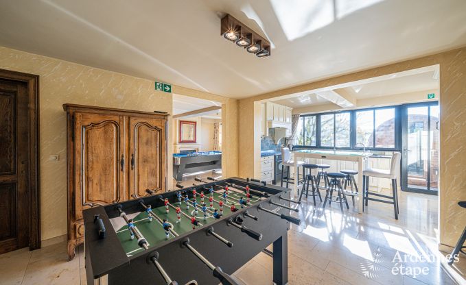 Ger�umiges Ferienhaus f�r 20 Personen mit 10 Schlafzimmern, Sauna, Jacuzzi und Spielzimmer in der N�he von Dinant