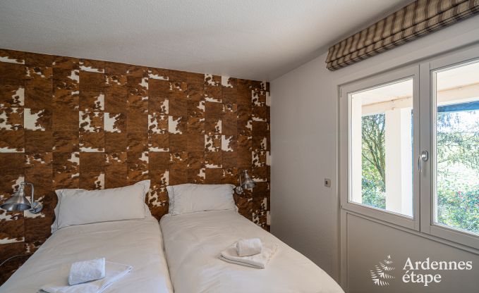 Ger�umiges Ferienhaus f�r 20 Personen mit 10 Schlafzimmern, Sauna, Jacuzzi und Spielzimmer in der N�he von Dinant