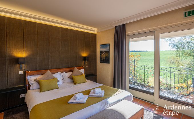 Ger�umiges Ferienhaus f�r 20 Personen mit 10 Schlafzimmern, Sauna, Jacuzzi und Spielzimmer in der N�he von Dinant