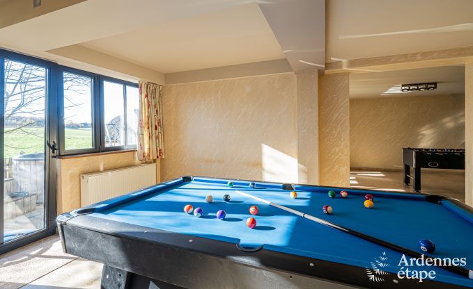 Ger�umiges Ferienhaus f�r 20 Personen mit 10 Schlafzimmern, Sauna, Jacuzzi und Spielzimmer in der N�he von Dinant