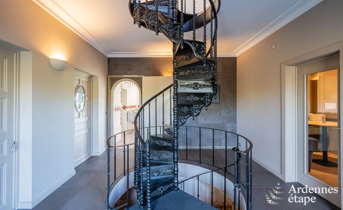 Ger�umiges Ferienhaus f�r 20 Personen mit 10 Schlafzimmern, Sauna, Jacuzzi und Spielzimmer in der N�he von Dinant