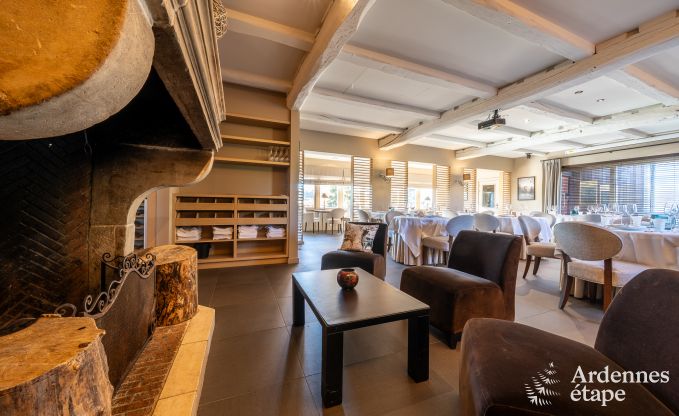 Ger�umiges Ferienhaus f�r 20 Personen mit 10 Schlafzimmern, Sauna, Jacuzzi und Spielzimmer in der N�he von Dinant