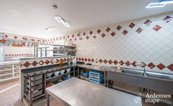 Ger�umiges Ferienhaus f�r 20 Personen mit 10 Schlafzimmern, Sauna, Jacuzzi und Spielzimmer in der N�he von Dinant