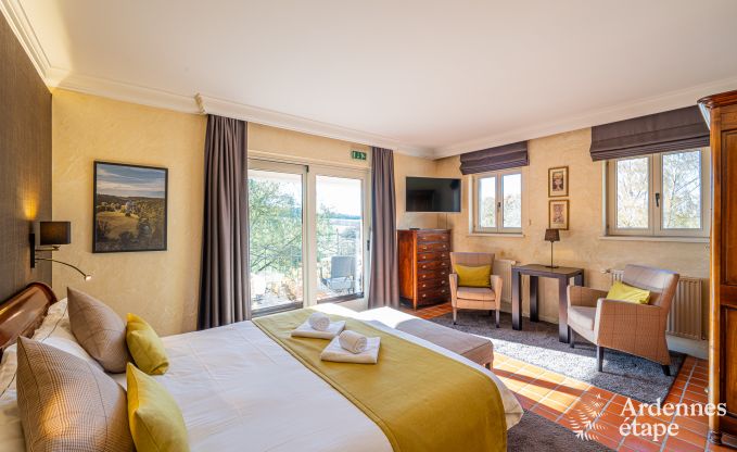 Ger�umiges Ferienhaus f�r 20 Personen mit 10 Schlafzimmern, Sauna, Jacuzzi und Spielzimmer in der N�he von Dinant