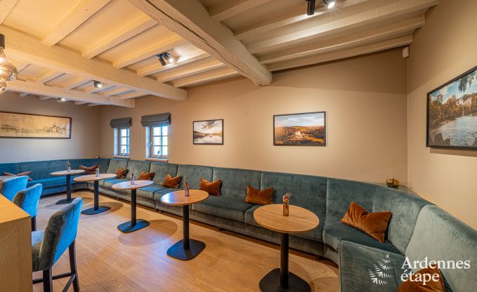 Ger�umiges Ferienhaus f�r 20 Personen mit 10 Schlafzimmern, Sauna, Jacuzzi und Spielzimmer in der N�he von Dinant