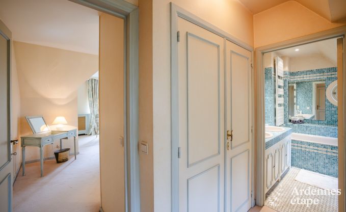 Gerumiges Ferienhaus mit Pool in Dinant, Ardennen