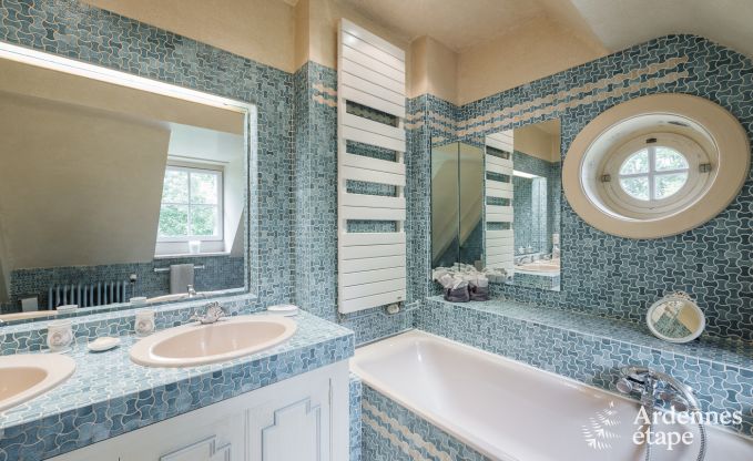 Gerumiges Ferienhaus mit Pool in Dinant, Ardennen