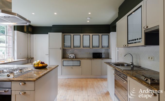 Gerumiges Ferienhaus mit Pool in Dinant, Ardennen