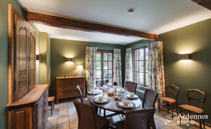 Gerumiges Ferienhaus mit Pool in Dinant, Ardennen