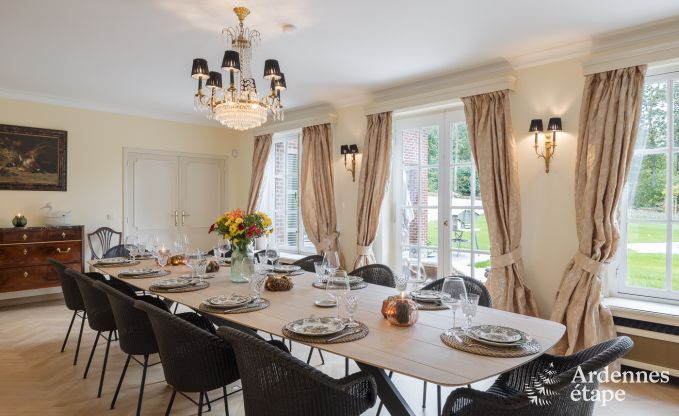 Gerumiges Ferienhaus mit Pool in Dinant, Ardennen