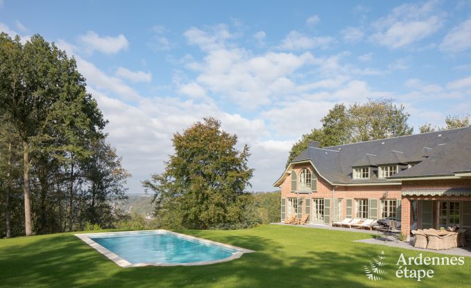 Gerumiges Ferienhaus mit Pool in Dinant, Ardennen