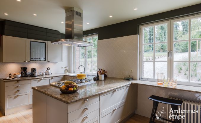 Gerumiges Ferienhaus mit Pool in Dinant, Ardennen