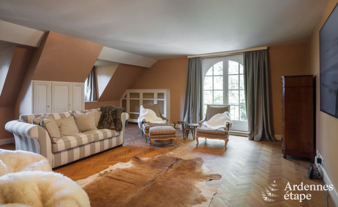 Gerumiges Ferienhaus mit Pool in Dinant, Ardennen