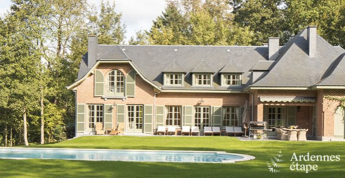 Gerumiges Ferienhaus mit Pool in Dinant, Ardennen