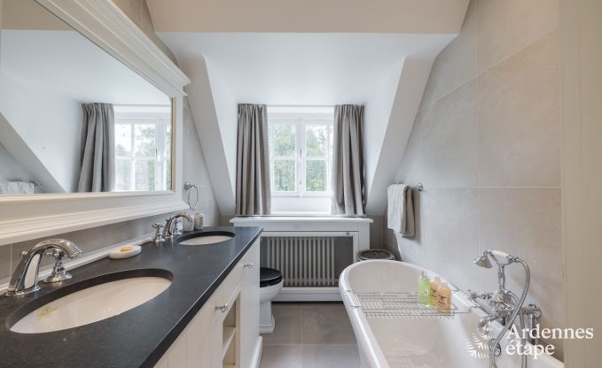 Ger�umiges Ferienhaus mit Pool in Dinant, Ardennen