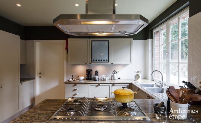 Ger�umiges Ferienhaus mit Pool in Dinant, Ardennen