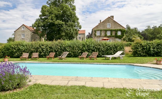 Stilvolles Ferienhaus mit Swimmingpool für 12 Personen in Dinant